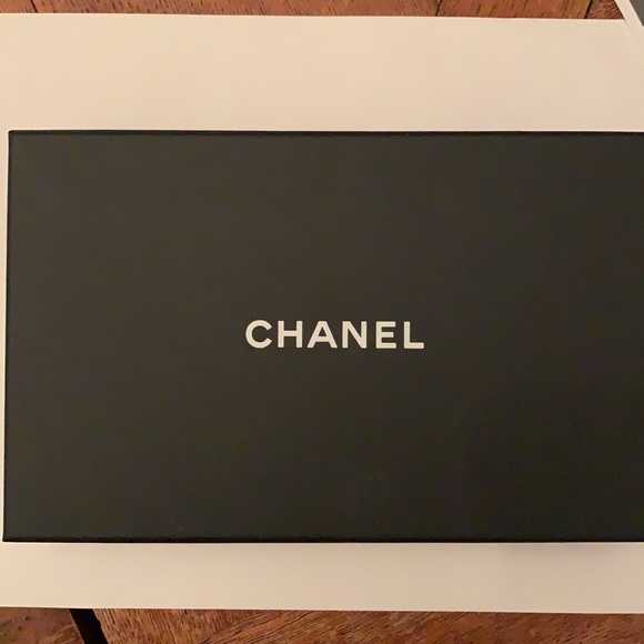 Chanel O pouch. Caviar red. Comes with box and proof of authenticity. - Picture 12 of 13